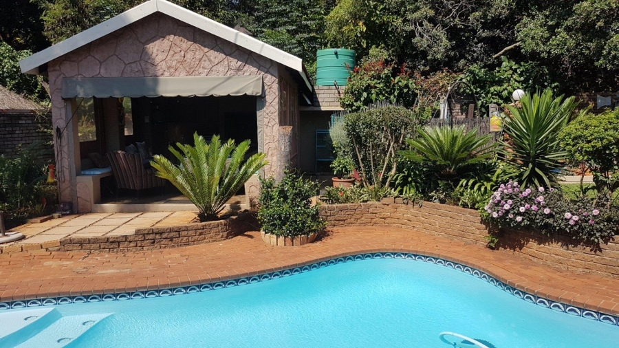 6 Bedroom Property for Sale in Cashan North West